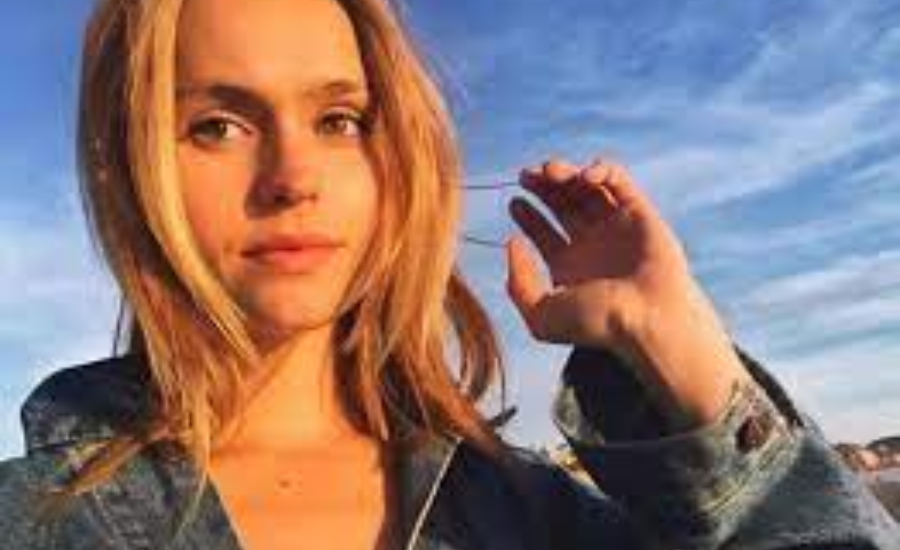 mallory edens age